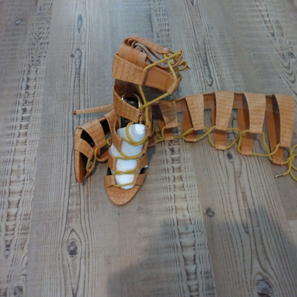 Shoes - Picture 2 of 8